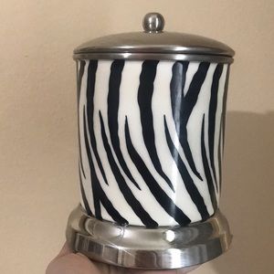 Zebra container